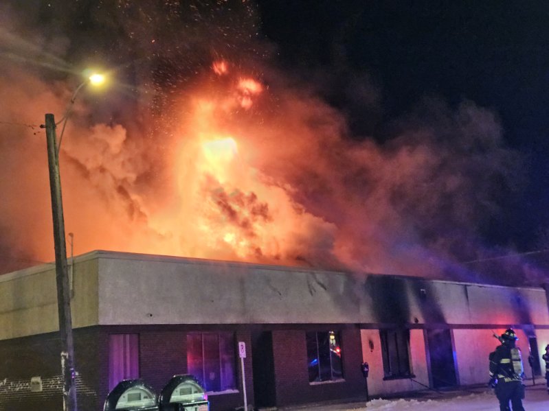 kerr_jas's tweet image. Devastating news tonight. The Salvation Army building in Prince Albert caught fire. Few details yet, but when we get them they'll be online at the @PADailyHerald website. Photos by Erin Bergen. #saskatchewan #fire
