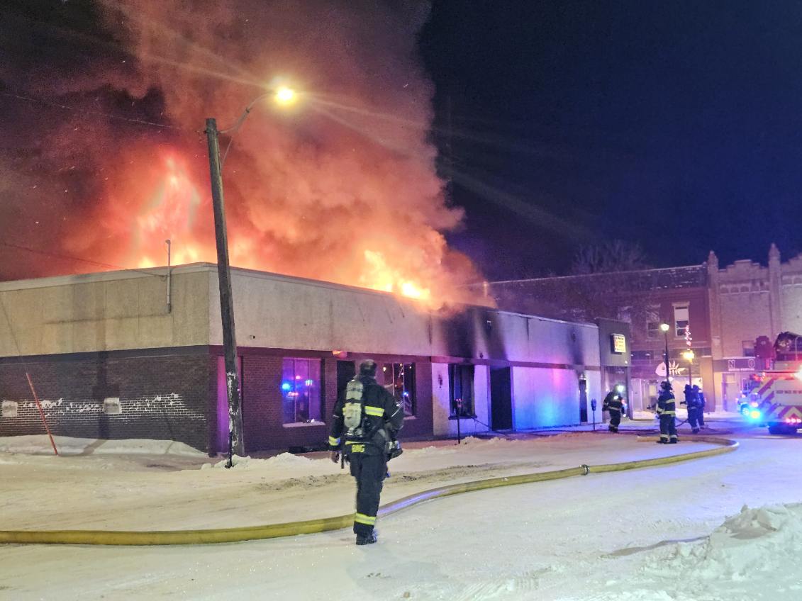 kerr_jas's tweet image. Devastating news tonight. The Salvation Army building in Prince Albert caught fire. Few details yet, but when we get them they'll be online at the @PADailyHerald website. Photos by Erin Bergen. #saskatchewan #fire