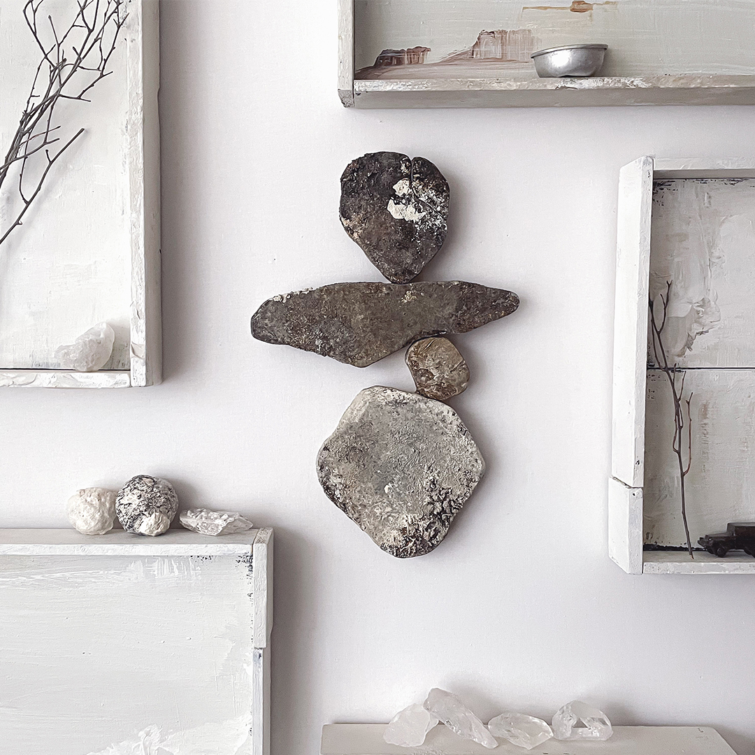 今日のクリエイター】〈木と石と色のアートパネル ・yo.tさん〉 道端の