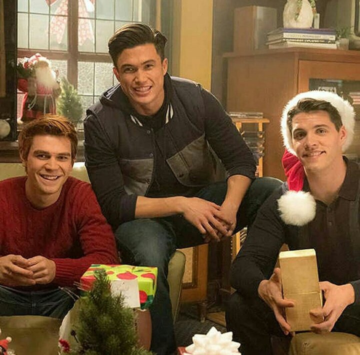 "Merry Christmas from me and the boys!" 🎄🎅🎁