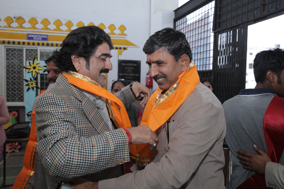 📍 उदयपुर 
कल बिएन पब्लिक स्कूल में बिएन संस्थान के प्रबंध निदेशक श्रीमान ठाकुर मोहब्बत सिंह जी (रुपा खेड़ी) के जन्मदिन के उपलक्ष्य में केक काटकर जन्मोत्सव मनाया एवं शुभकामनाएं प्रेषित की