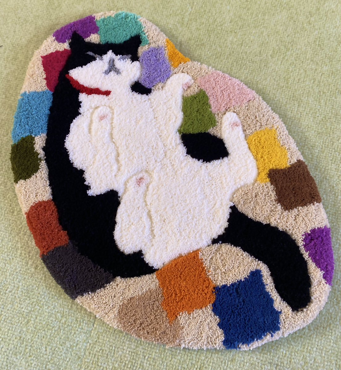 でかいの出来上がり。
バリカンのウデをもっと上げねば。
#タフティング
#猫ラグ