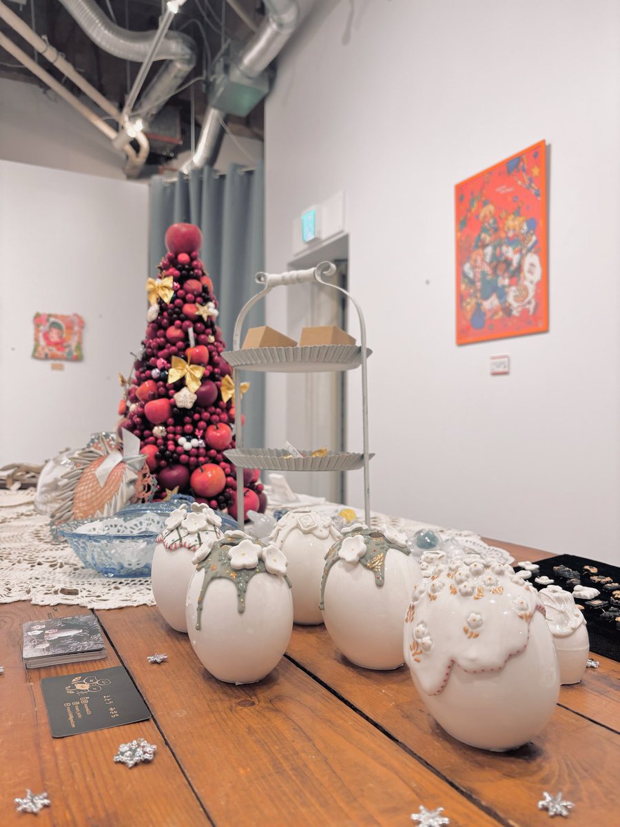 __marienkafer__'s tweet photo. marienkafer open!
12:00-19:00
グループ展「 #SWEETHOLIDAY 」開催中🌟昨日からは通販サイトもオープン致しました。会期も残りわずかとなってまいりましたので、ぜひ会場にてスウィ〜ト♡な空間を楽しんで頂けたら嬉しいです❄️@unica_closet @hana_3251 @kopanda333 https://t.co/0e1bwP3MH4