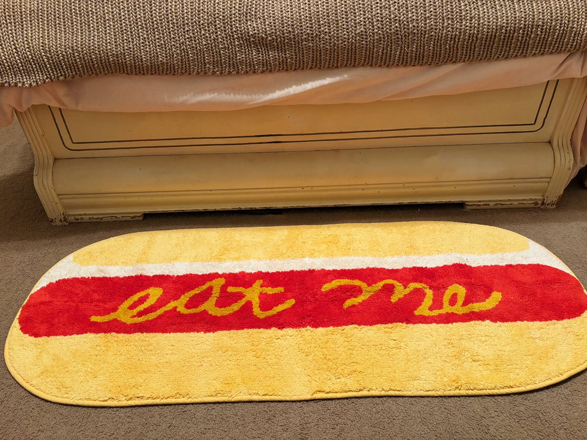 urbuttcheeks's tweet image. New favorite edition is giving basement yard vibes ✨🌭✨ @JoeSantagato