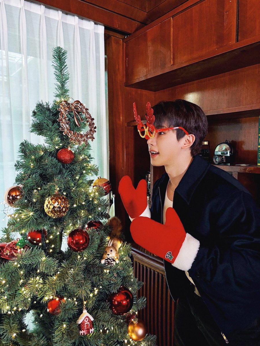 LikeHoOoO's tweet image. Wonho official Instagram update 
(2025.12.26)

instagram.com/p/DStfZGIgUtB/