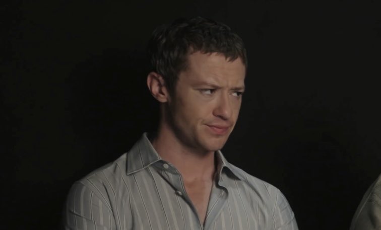 munsonsrings's tweet image. People saying "oh Dustin needs to get over Eddie's death,idgaf if Eddie died in his arms" like yall expect this young boy have someone who he was a very important in his life die in his arm and shake it off like nothing mattered like okay lets move on,this is just another tuesday