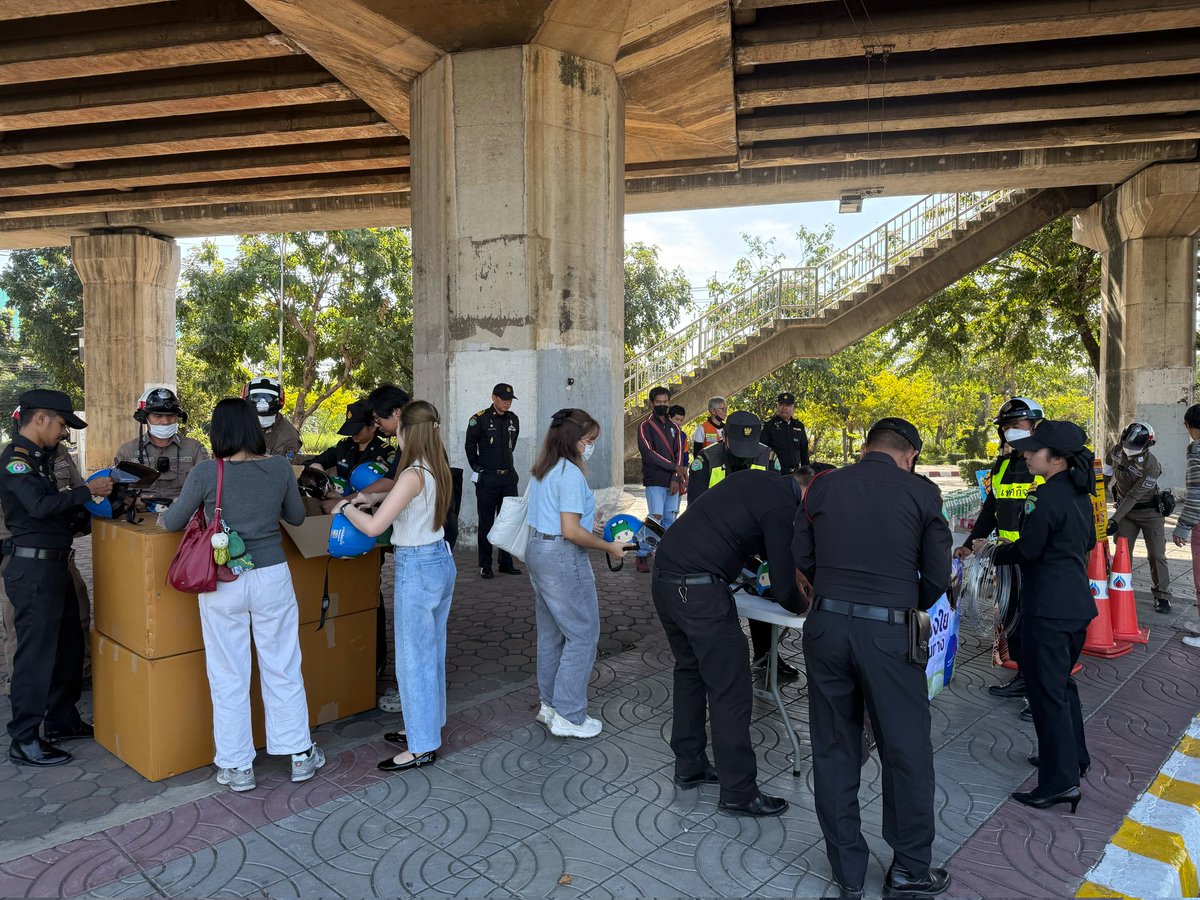 คือยิ่งใหญ่มากกกก แจกหมวกแบบโคตรเว่อร์ ตำรวจมาทุกหน่วย งานใหญ่มาก 💙💙💙💙💙💙💙 ทีมมาร์คคริสสร้างเรื่องมาก

#MARCKRIS
#TEAMMARCKRIS