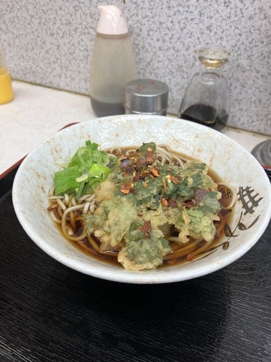 みまつ@馬喰横山
春菊天そば¥520
そば🥰つゆ☺️天ぷら☺️

年の瀬にホッとする一杯✨ごちそうさまでした

#立ちそば日記🥰☺️🙂🙁😞