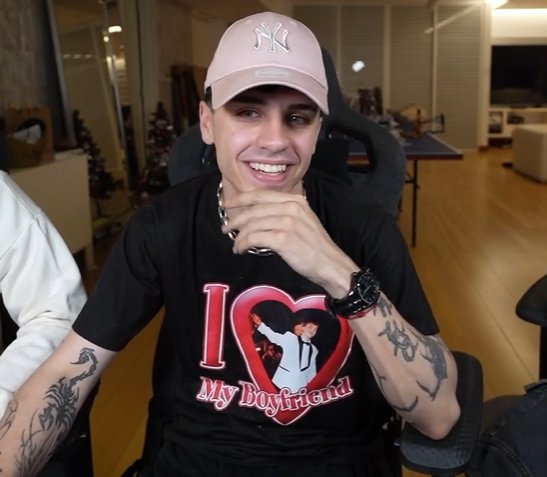 loveslauchita's tweet image. HE LOVES HIS BOYFRIEND