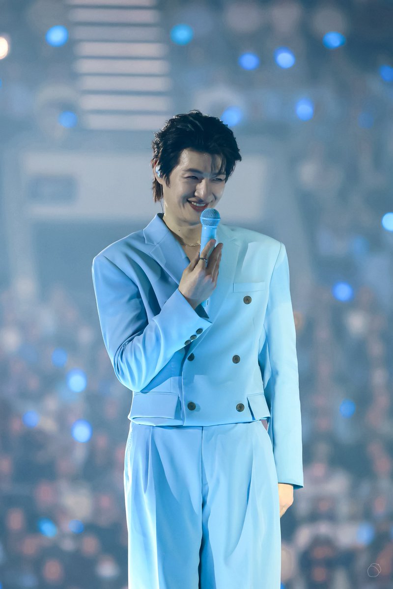 251206  god 콘서트  
ICONIC BOX 

예쁜거 담고있는 휀걸들 따라하는 호잉이🩵

#god #손호영