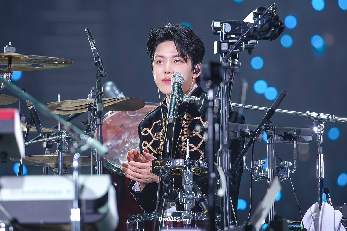 Dw0825_pic's tweet image. 2025.12.19
#DAY6 Special Concert 
‘The Present’
#데이식스 
#도운 #DOWOON