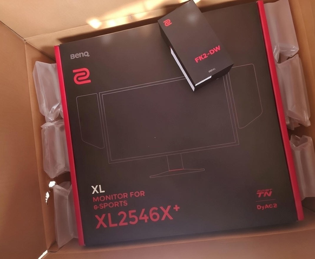 ZOWIE様からゲーミングモニターXL2546X+とワイヤレスマウスFK2-DWを