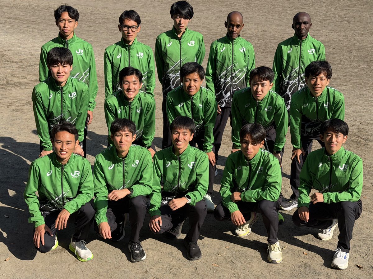 JREast_official's tweet photo. ／
1月1日（木・祝）開催🎍
＼

ニューイヤー駅伝2026に
JR東日本ランニングチームが出場します🏃

優勝を目指して
今年も元日の群馬を走り抜けます💨

写真は、日々の練習に励む選手たち。
当日に向けて着実に準備を進めています💪

ぜひ応援をお願いします https://t.co/8dV8P7Q4Ou