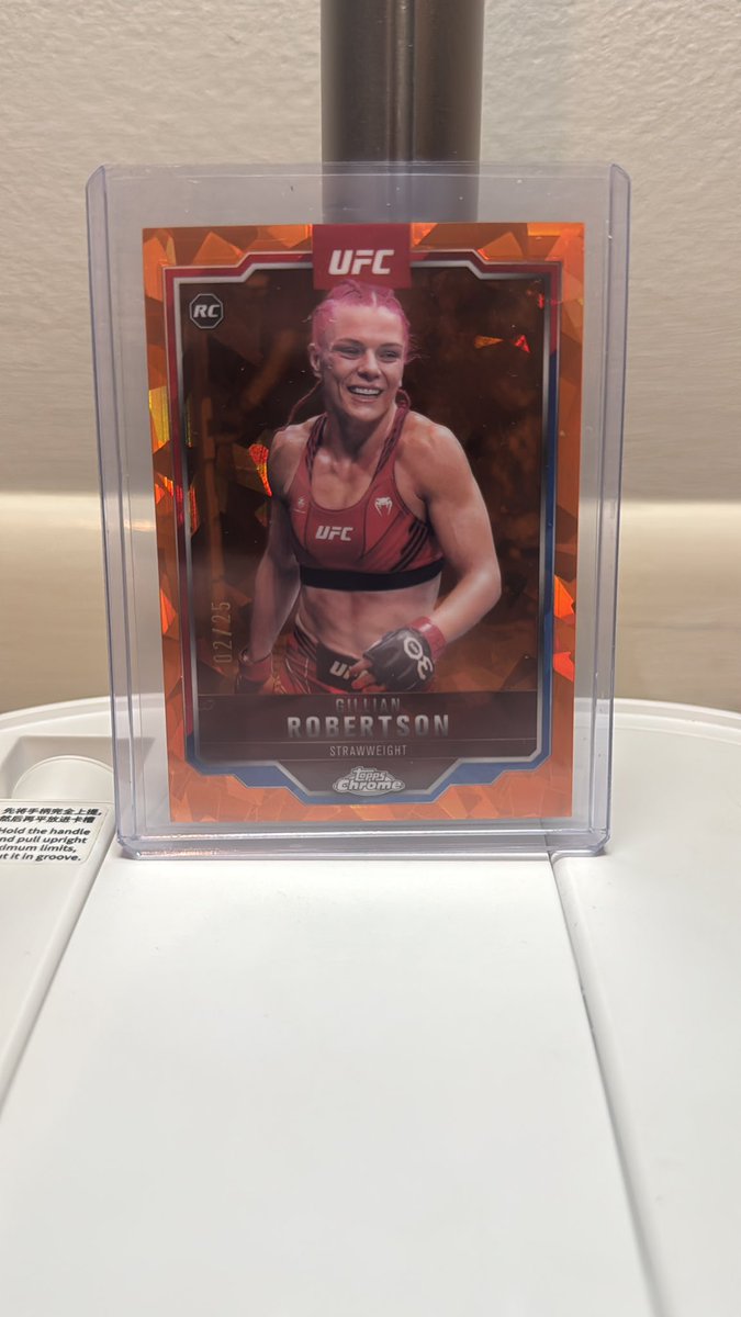 BigPinkLocks's tweet photo. @DieHardMMAPod DM me. Would love to send you this rookie card for your girl numbered /25! https://t.co/ajKr8oYj6I