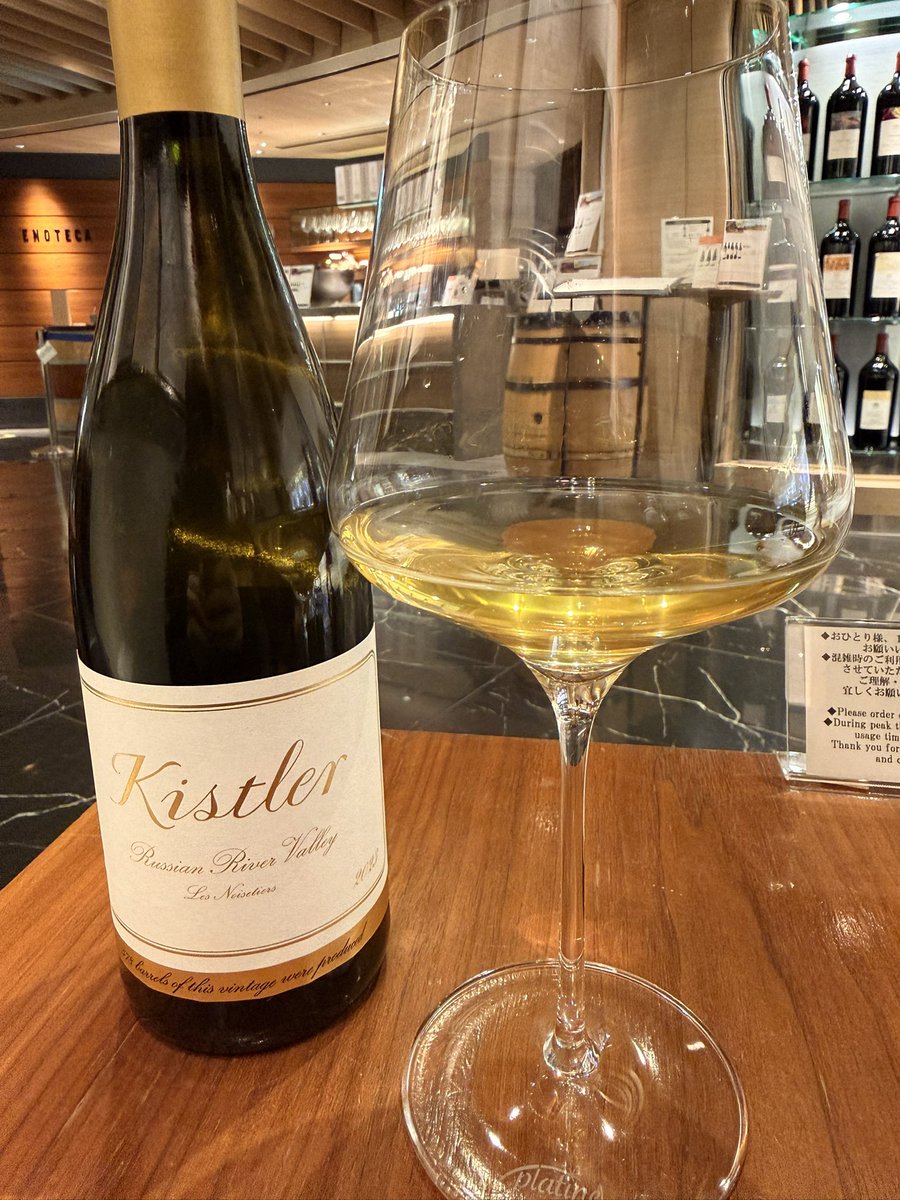 今年は少し早めに、(本業)仕事納めしました〜！昼間から飲むワインはウマイ！(語彙)