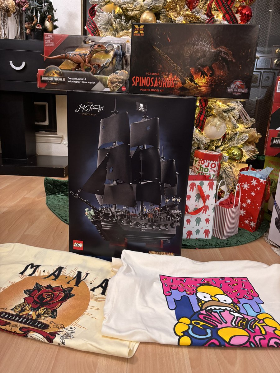 Had a great Christmas, can’t complain honestly heh.
(Gonna need to practice painting models for the Spino)