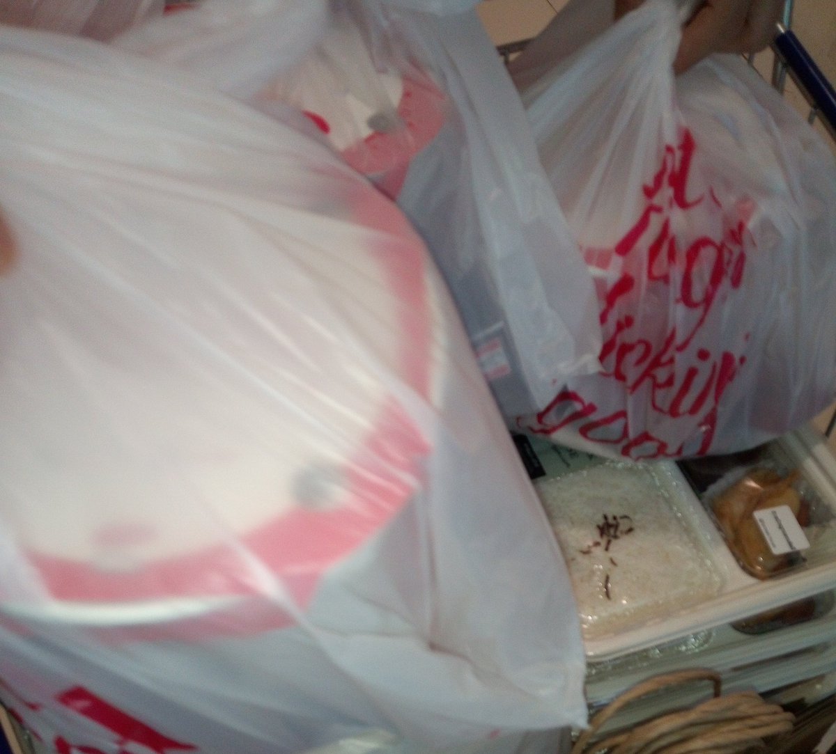 เปิดเวรเช้าวันนี้ ญาติคนไข้ซื้อ kfc มาฝาก ฮีบอกส่งท้ายปี จะได้โบยบินแบบไก่ 85555555554444555