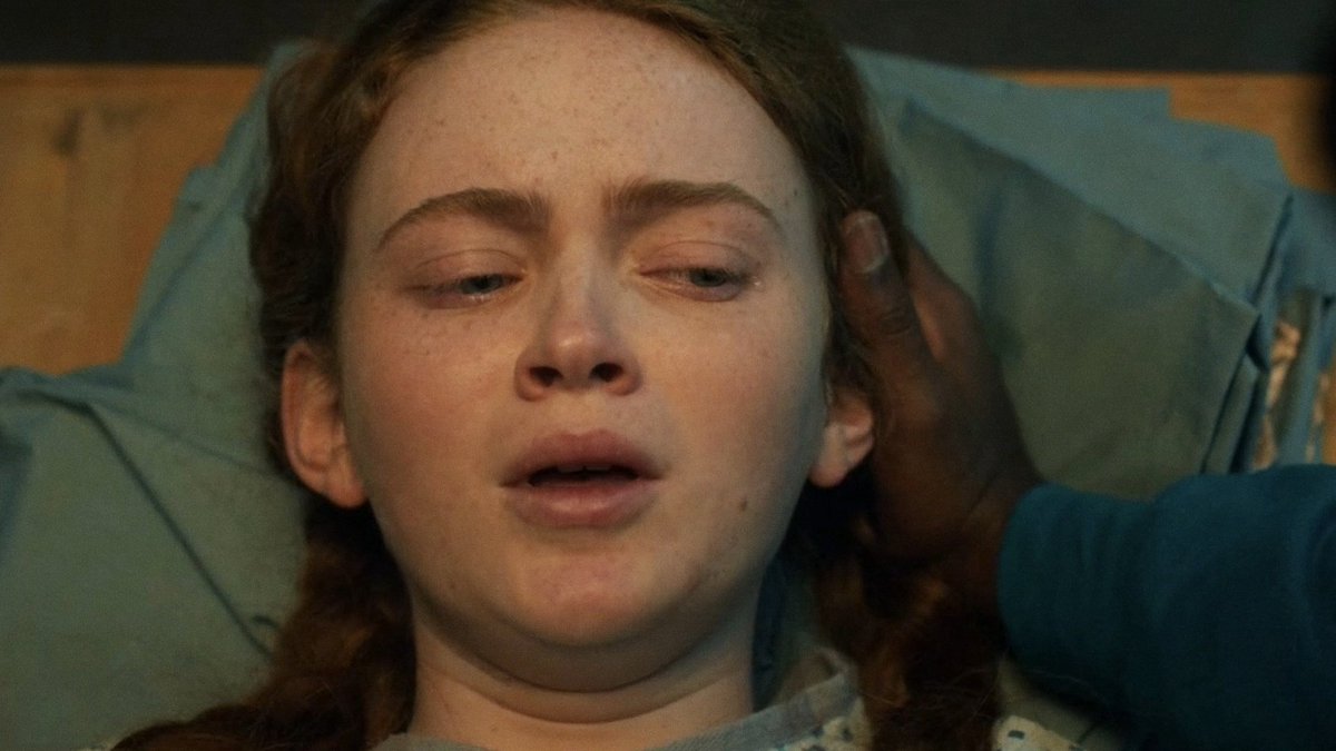 brightcamilo's tweet image. “Yo te vi... esperándome, poniendo mi canción. Resulta que no era la canción. No la necesitaba. Tú eras la solución. Solo tú.”

tres años esperando este momento, que gloriosa esta escena 🥹❤️‍🩹

#StrangerThings5 #StrangerThings