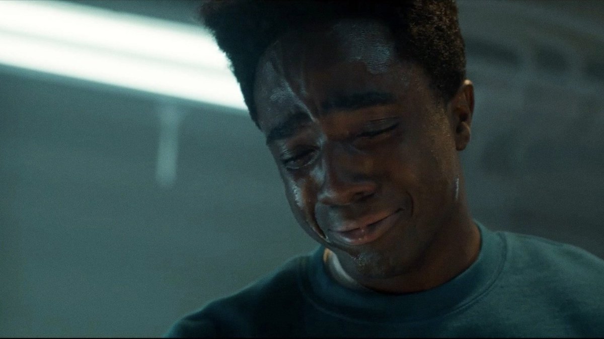 brightcamilo's tweet image. “Yo te vi... esperándome, poniendo mi canción. Resulta que no era la canción. No la necesitaba. Tú eras la solución. Solo tú.”

tres años esperando este momento, que gloriosa esta escena 🥹❤️‍🩹

#StrangerThings5 #StrangerThings