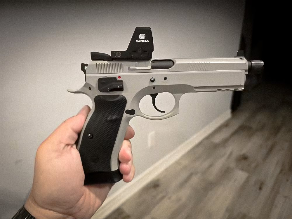 Scorner 1x22x25 Red Dot Sight

RD096

A glimmer of light cuts through the wide field of view, freezing eternity in an instant — the red dot sight is not just a tool, but a dialogue between man and his target.

#spinaoptics #reddot #tacticaloptic #shootinggear #precisionaiming