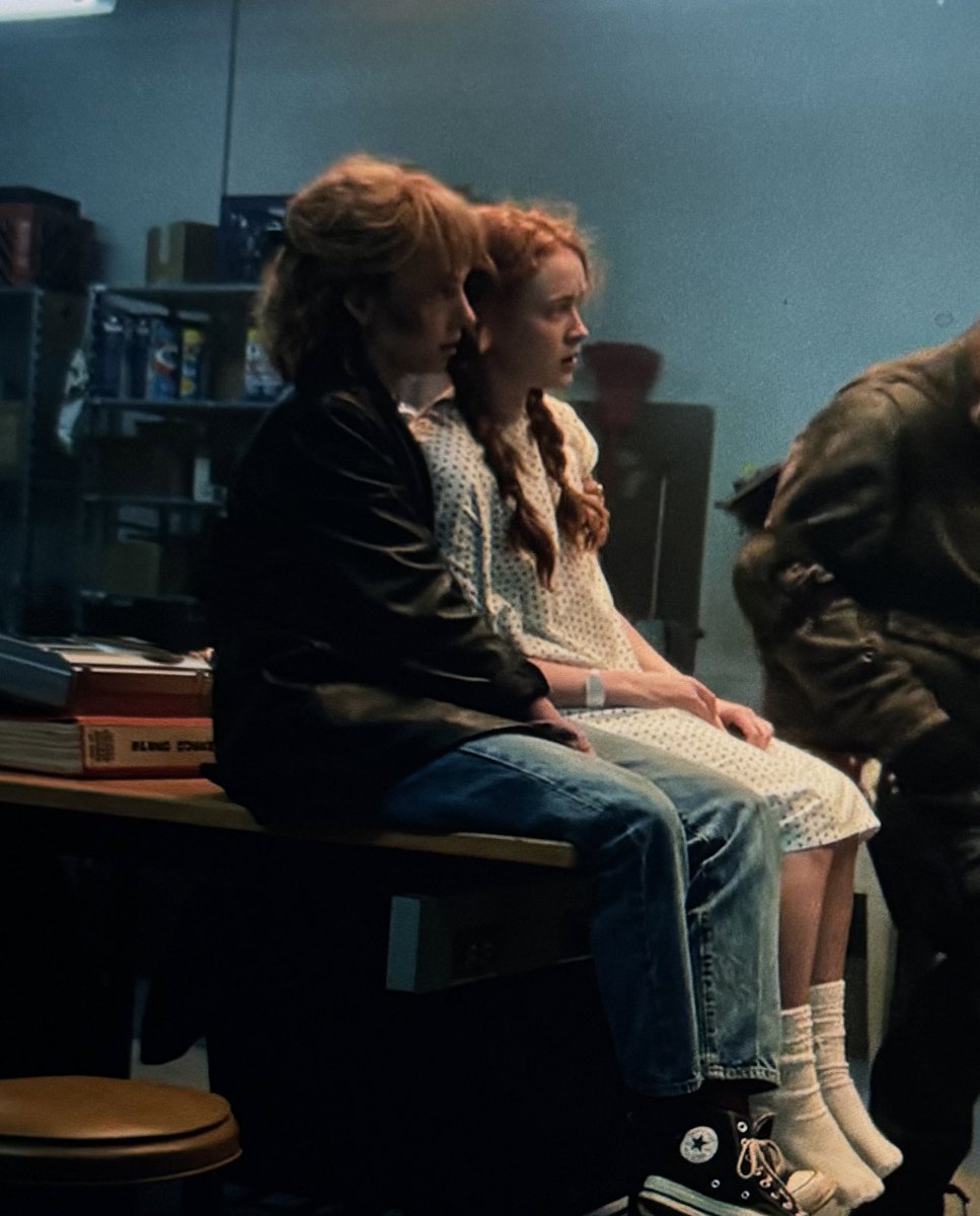 ROBIN AND MAX😭 #StrangerThings5 https://t.co/PfK62cGqOn