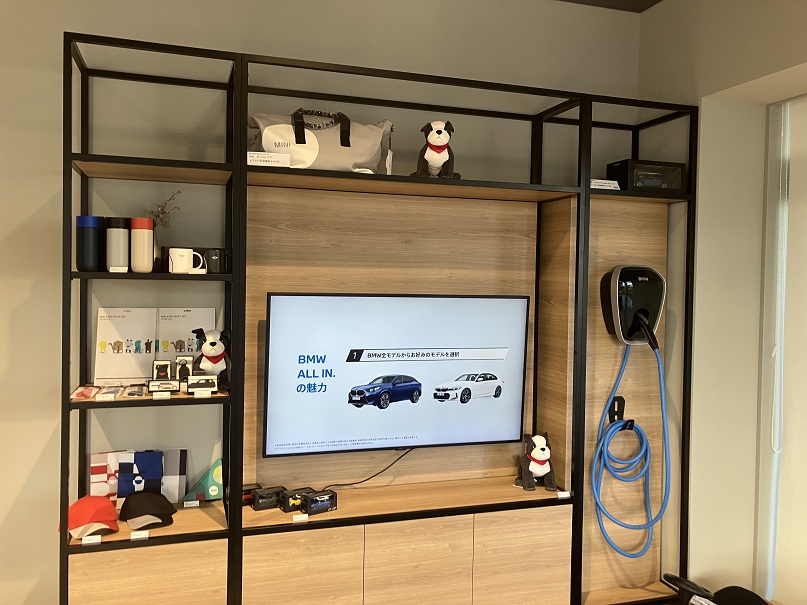 bmwtokyomini's tweet photo. 【MINI Lifestyle Collection.のご紹介】
各拠点にMINI Lifestyle Collectionを取り揃えております。
サービスご利用時の待ち時間などに、さまざまなアイテムをぜひご覧ください。
#いつまでも心おどる毎日を #MINIService https://t.co/FCQj5ZSU5X