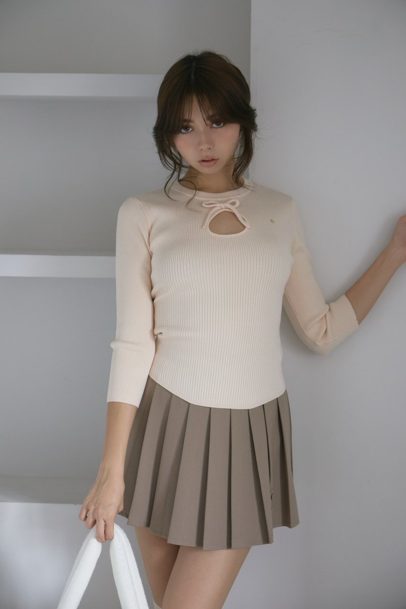 Baby ribbon tops color pink/black ¥8,800-tax in 丸く開いたカット