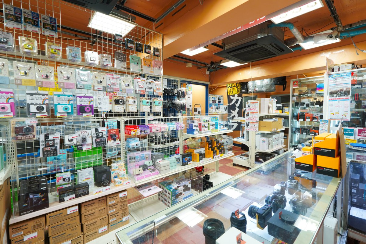 akibaoo_camera's tweet photo. 2025年大幅リニューアル、カメラ専門コーナーあきばお~カメラ。
価格コムNo1の新製品激安価格と都内買取優良店を超えるカメラ・レンズのお買取下取り。
入手困難なGRシリーズや富士のX100Ⅵ販売等、年末営業も2026年もさらにお客様のカメラライフをサポートいたします。#camerashop #gr3 #gr3x #gr4 https://t.co/TfDi8FfURx