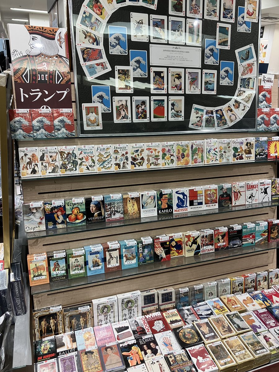 エキニア売場入口にて世界のトランプ、タロットフェアを始めました。1