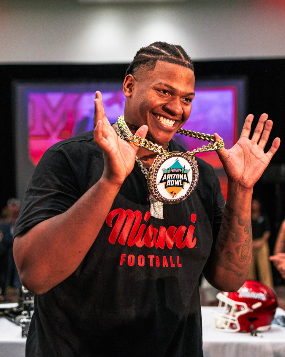 MiamiOHFootball's tweet photo. More to come😎

#RiseUpRedHawks | 🎓🏆 https://t.co/iKopd5jKE0