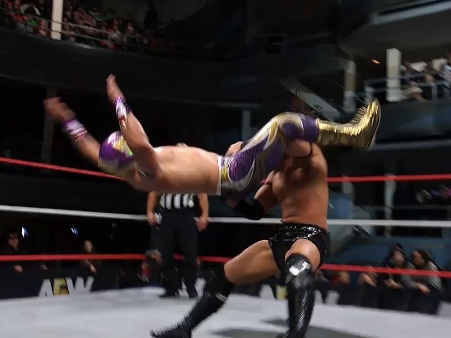 extremeparty's tweet image. CONTINENTAL CLASSIC BLUE LEAGUE MATCH
竹下幸之介(レイジングファイヤー)マスカラ・ドラダ
※竹下は勝ち点13でBLUE LEAGUE1位通過。 #AEWCollision