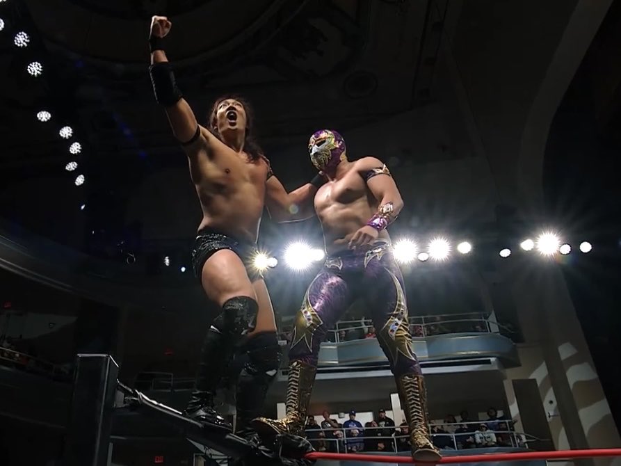 extremeparty's tweet image. CONTINENTAL CLASSIC BLUE LEAGUE MATCH
竹下幸之介(レイジングファイヤー)マスカラ・ドラダ
※竹下は勝ち点13でBLUE LEAGUE1位通過。 #AEWCollision