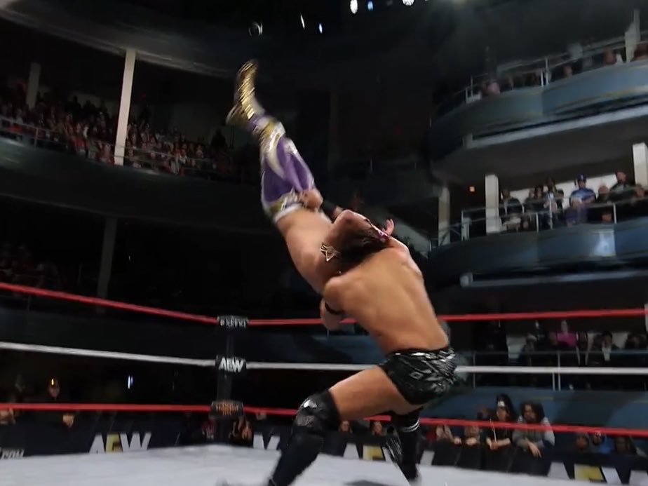 extremeparty's tweet image. CONTINENTAL CLASSIC BLUE LEAGUE MATCH
竹下幸之介(レイジングファイヤー)マスカラ・ドラダ
※竹下は勝ち点13でBLUE LEAGUE1位通過。 #AEWCollision