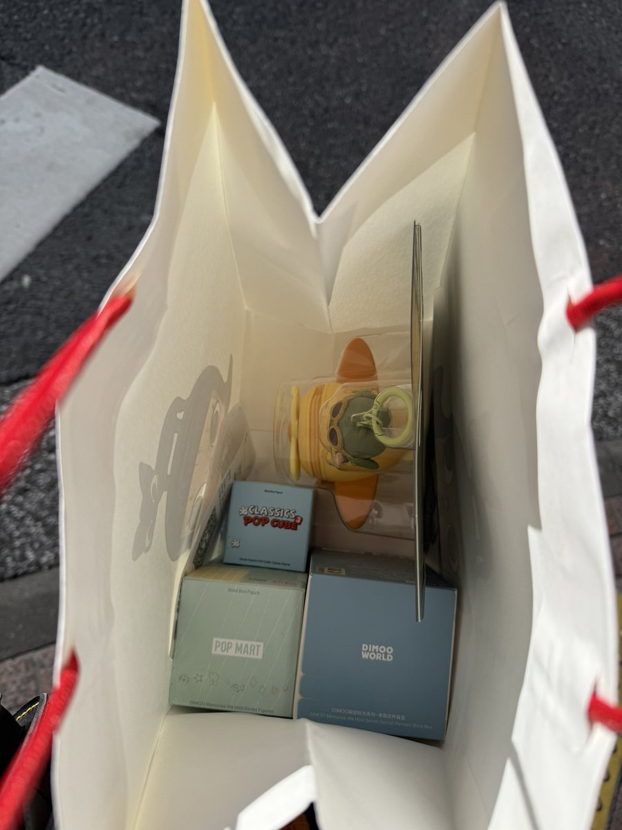 🧲…たぶんヒロノぬいペンだけ売り切れ…😭
店員さんにチンクルペンギン可愛いって言われたー