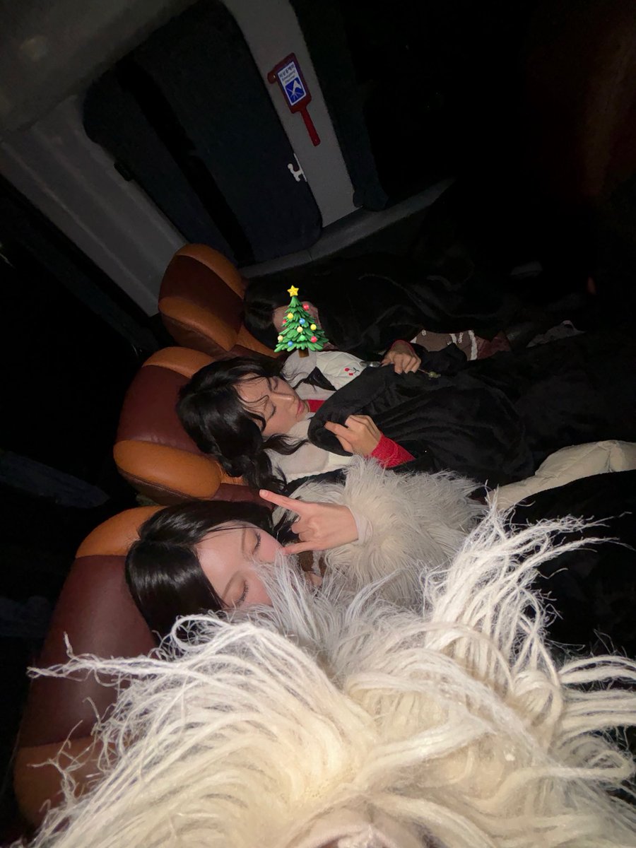 BADVILLAIN_twt's tweet image. Ya Ho Ho Ho🎄

#이나 #INA
#배드빌런 #BADVILLAIN