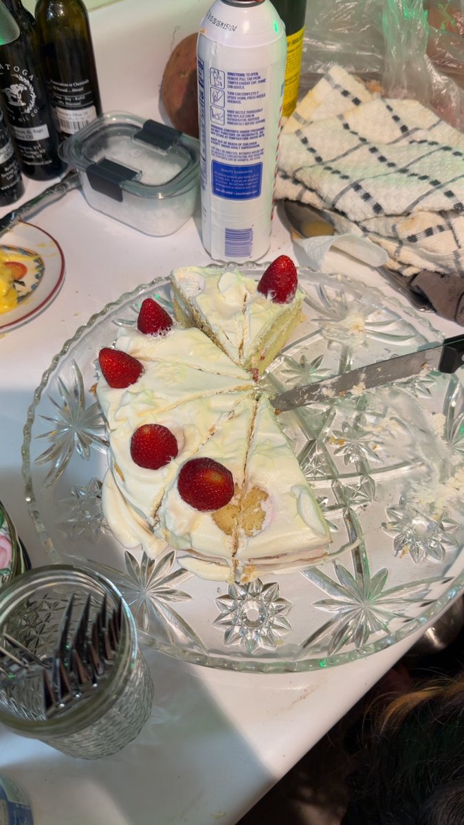 trans woman eats some cake :3