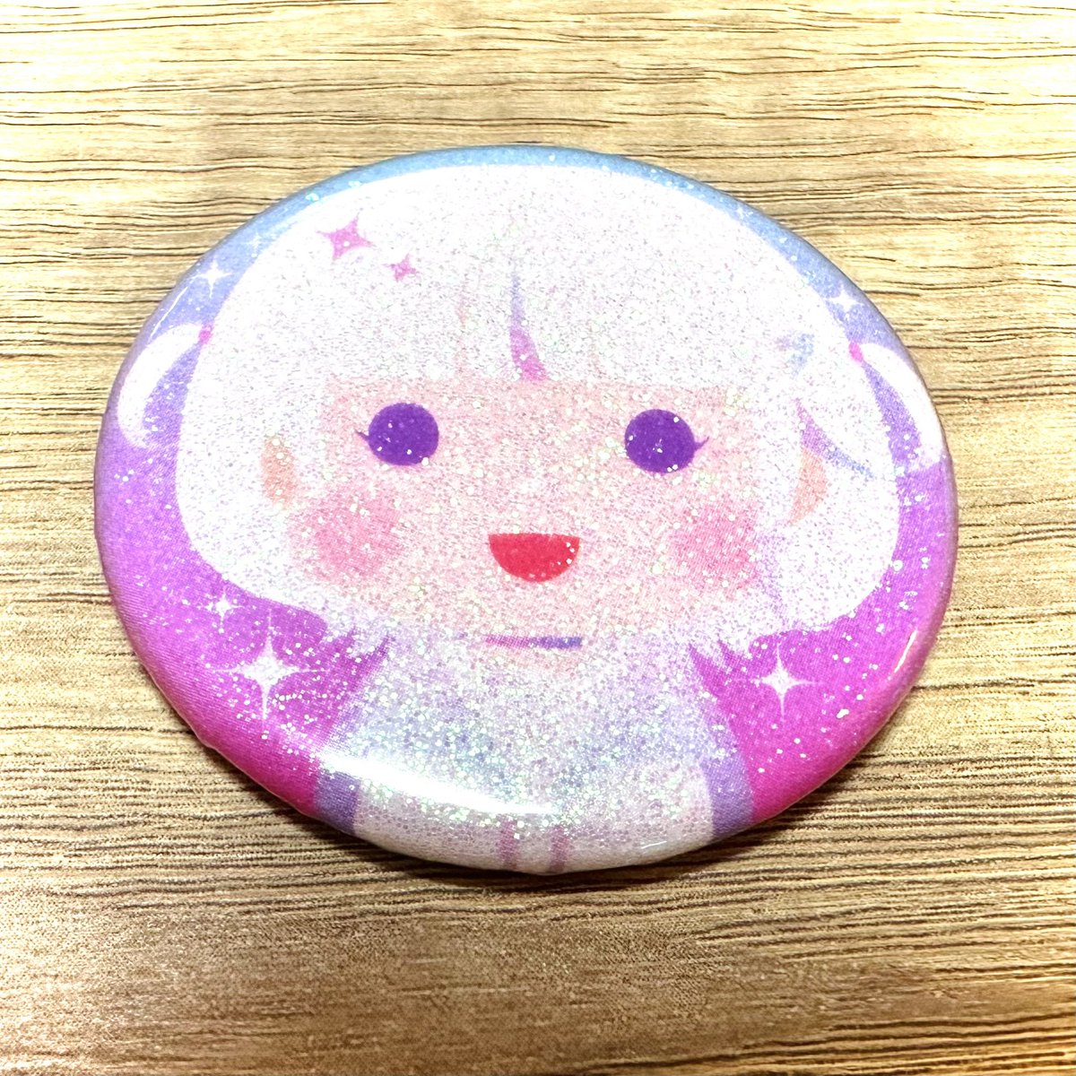 新刊セットのオーロララメ缶バッジ届きました！ めっちゃラメラメ