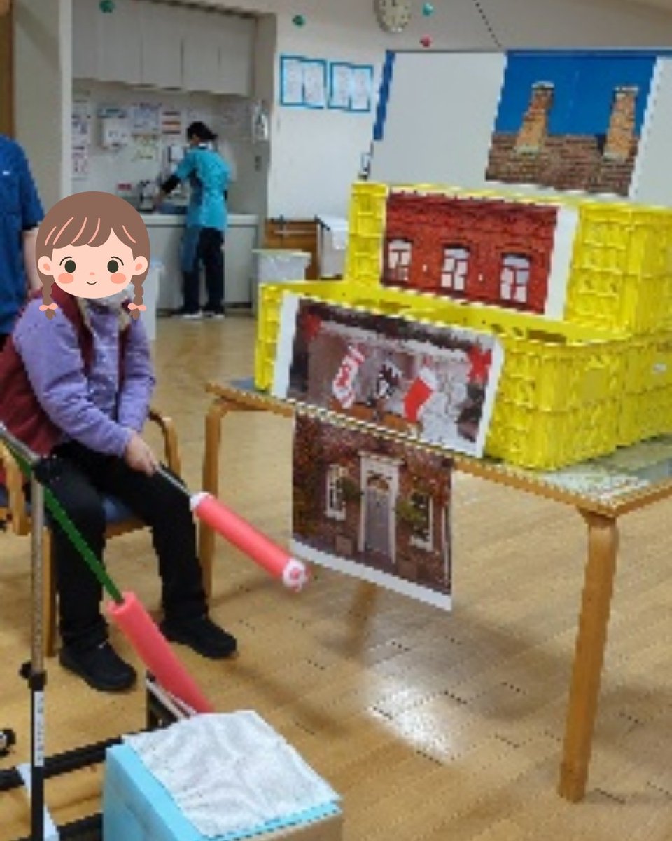 roukenhimawari's tweet photo. 昨日はクリスマスにちなんだレクリエーションを行いました。
サンタさんが乗ったカゴにプレゼント🎁を入れて家の中に放り込むゲームです。
皆さま力💪いっぱい！
ストレス発散になりました✨
サンタさんむち打ちにならないか心配です😊 https://t.co/xNbB2d6Q3u
