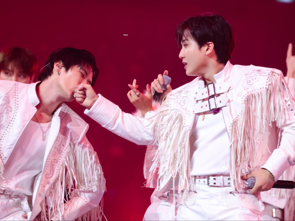 TT_3racha's tweet image. 251225 가요대전 2025 

#Changbin #창빈 #チャンビン
#StrayKids #스트레이키즈