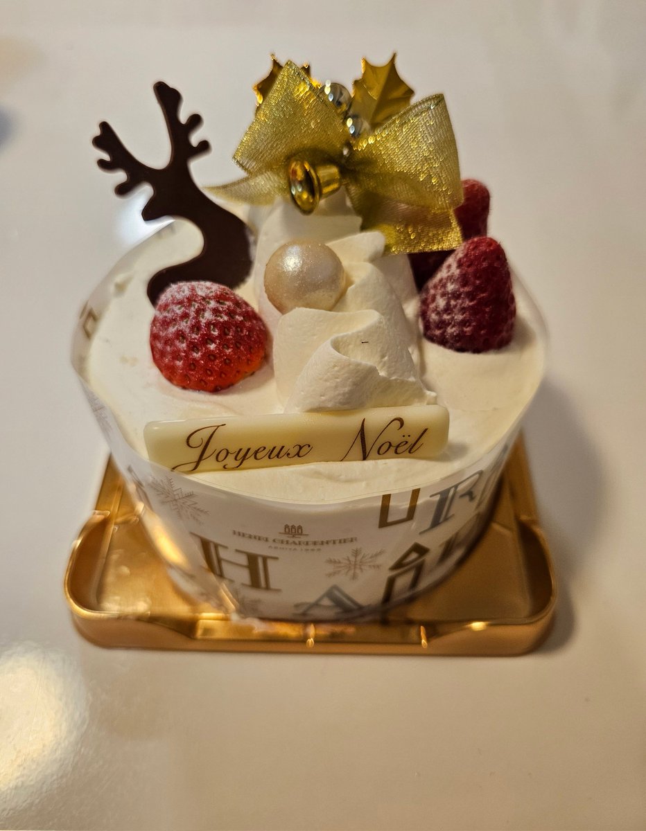 ←24日はヴィタメールのケーキ
→25日はアンリのケーキ

ケーキ美味しかった～(ﾉ*>∀<)ﾉ♡