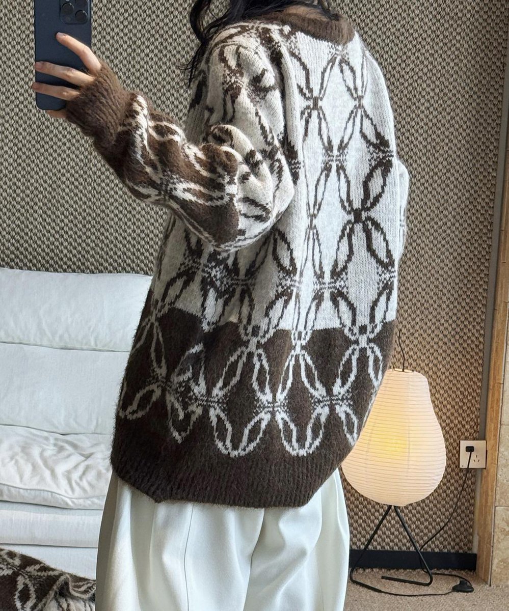 スカーフ付きニットセーター

秋冬の寒い季節にも重宝するニット素材で、温かさを保ちながらお洒落を楽しめる、まさに一着あれば頼りになるアイテムです！

＃レディース ＃セーター ＃ニット ＃韓国風 
#ファッション #おしゃれ #スカーフ付き 

thebase.com/to_app?s=shop&…