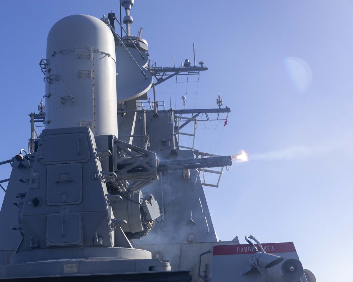 SEA-rious fire power! 💥

The crew of the USS Michael Murphy sends a powerful message of strength and readiness while underway, firing of both the MK-38 and the close-in weapon system during a live-fire exercise, Dec. 16.

#US7thFleet | #Lethality https://t.co/zNDvlw1lhJ