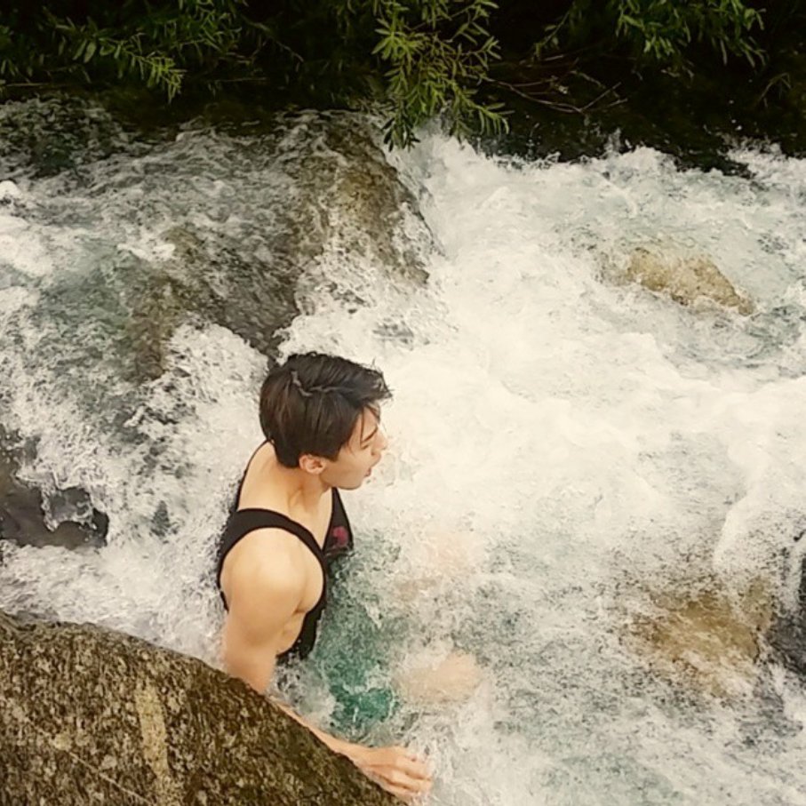 baromyucx's tweet photo. One day we're sailing and posing on the boat, the next he's battling rapids like a total badass. This energy? Unstoppable. https://t.co/HLAz70XDpA