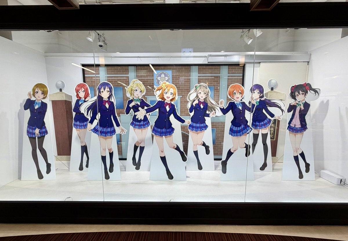 LoveLive_ofs's tweet image. 【展示情報】
スクールアイドルシアター秋葉原店の店頭ショーケースは今日からμ'sに✨

秋葉原にお越しの際にはアトレコラボと合わせてぜひご覧ください❣️
#lovelive #μʼs #スクールアイドルシアター