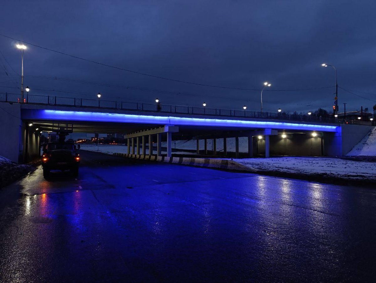 Цвет настроения синий: в Тольятти мост засветился — фото 
vk.cc/cSNurg
