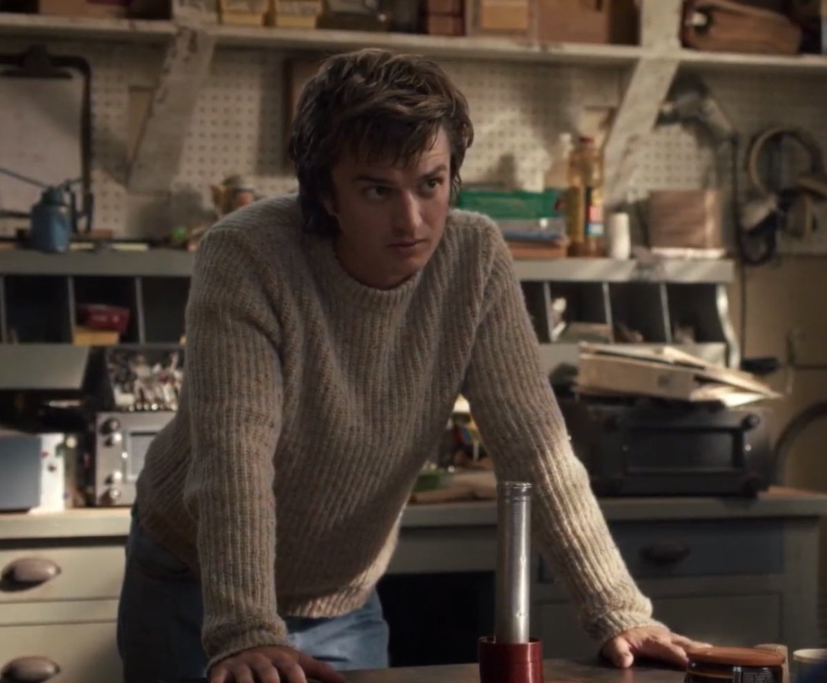 cloiskryptonite's tweet image. STEVE HARRINGTON IN A SWEATER OH YES 

#StrangerThings #StrangerThings5