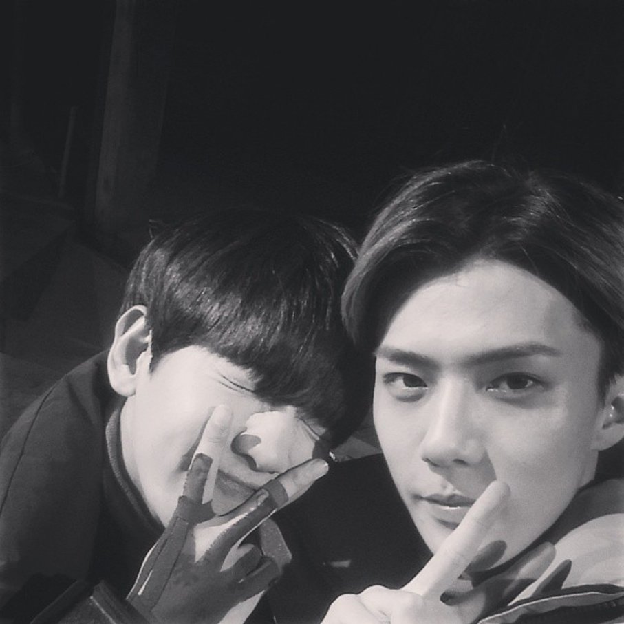 baromyucx's tweet photo. Monochrome memories – goofy poses, hidden laughs, and that effortless cool we always serve. https://t.co/8R0LImRNdK