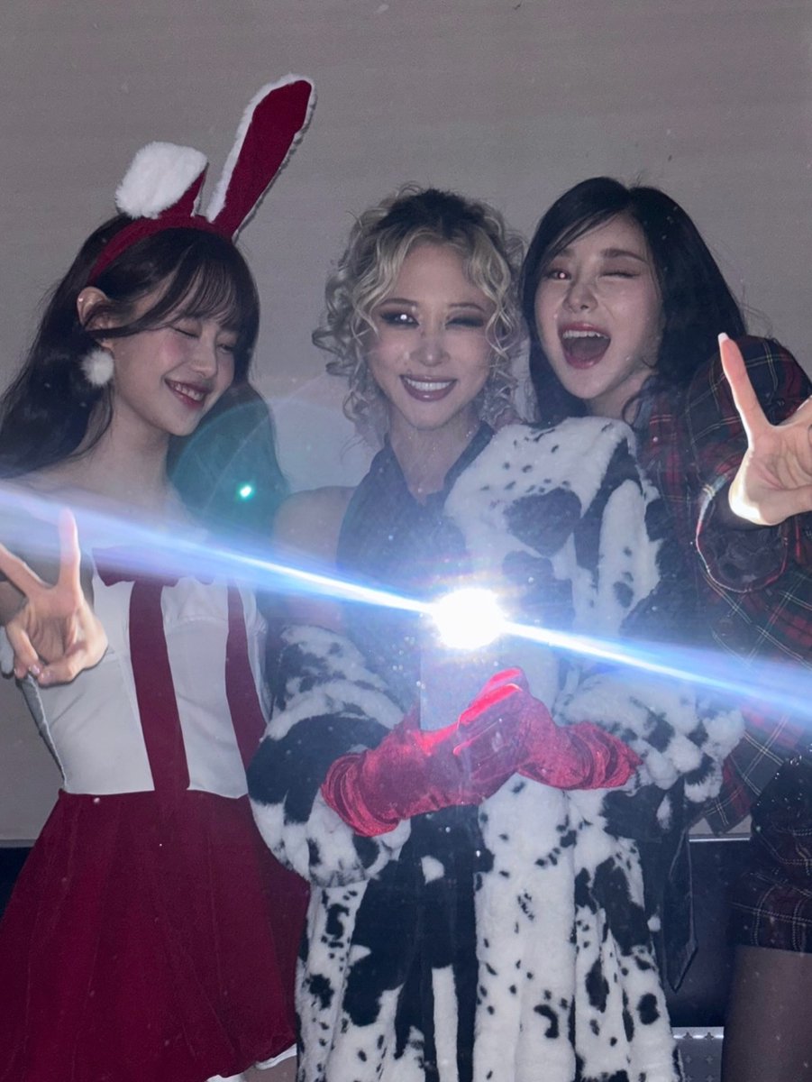orrery_nim's tweet photo. Lee Chaeyeon Instagram post w/ Chuu, Dayoung https://t.co/cMJEy7dQkz