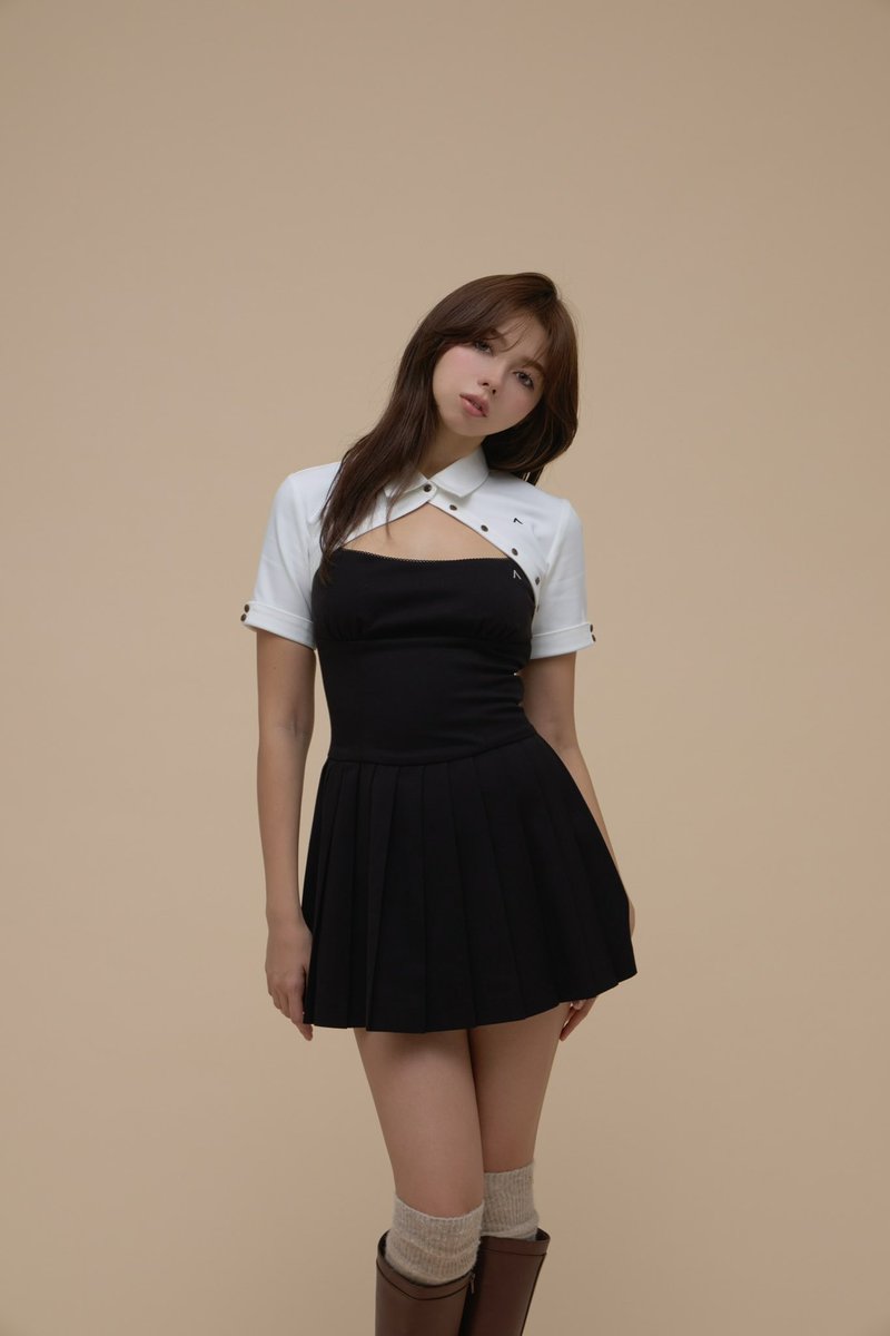 Dahlia set dress color mocha/black ¥19,800-tax in 胸元にあしらった