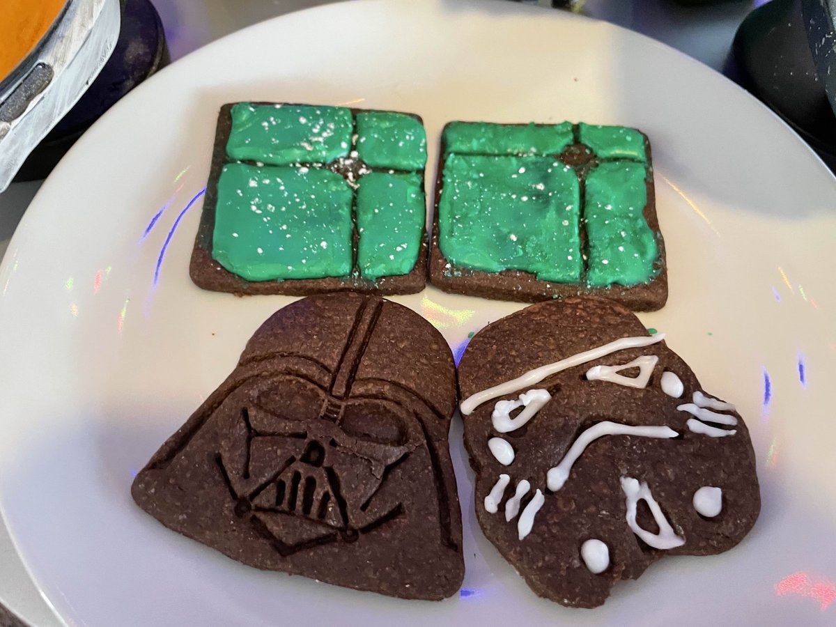 Arbiter1124's tweet image. Made The "Before Dawn" Emblem As A Cookie Just In Time For Christmas!🎄🎅 #DawningCreation2025 #Destiny2 @BrunoLouviers @MoltenSlowa @A_dmg04 @Destiny2Team @DestinyTheGame